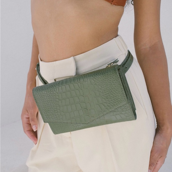 ISO Hyer Goods 4-in-1 convertible purse in green or black - Picture 3 of 3